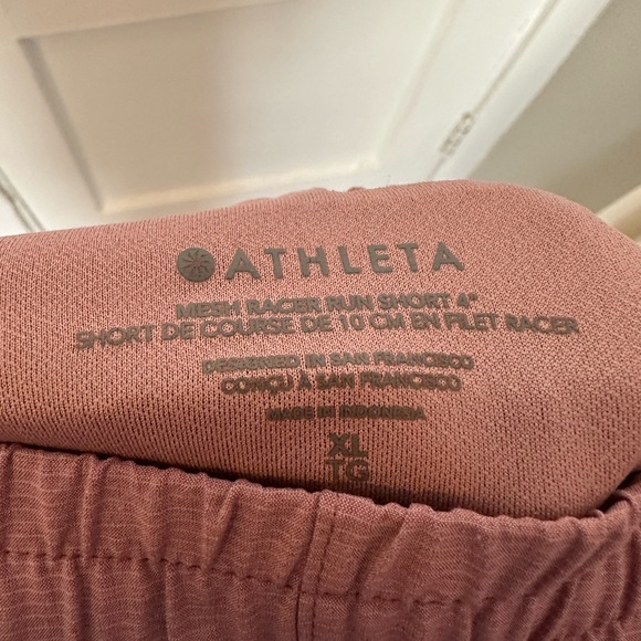 Women’s Athleta mesh run shorts, mauve/pink XL - Picture 3 of 3